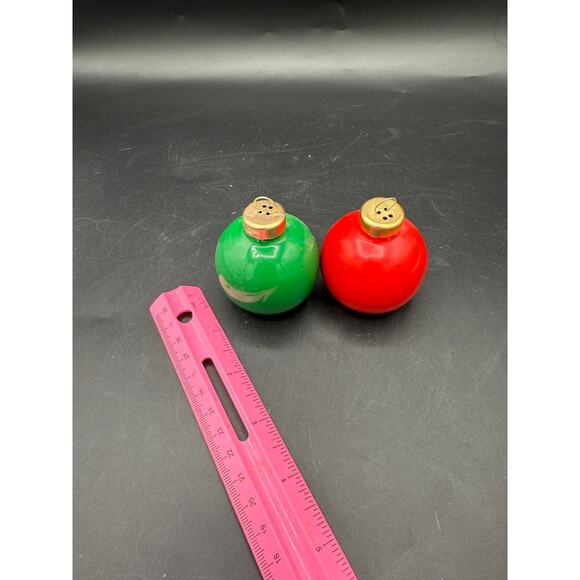 Vintage Christmas Ball Bulb Ornament Salt & Pepper Shaker Red & Green gold Top - Picture 4 of 4